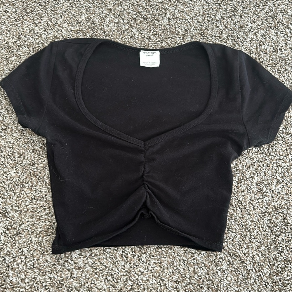 Tillys Black XS Crop Tee